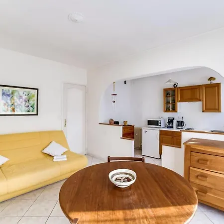 Le Provencal Welkeys Апартаменты Антиб